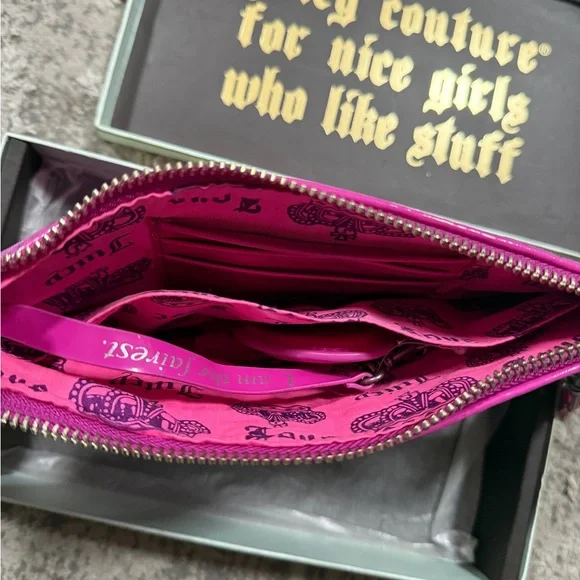 NWT Juicy Couture Wristlet with Chain - Picture 4 of 6